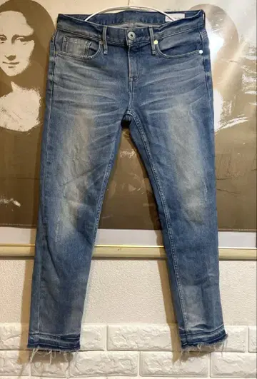 어퍼 하이츠 데미지 가공 컷오프 데님 s