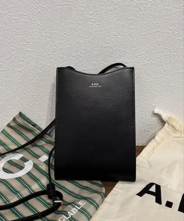 아페쎄 블랙 가죽 숄더백