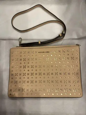 컨디션 최상 마이클코어스 베이지 클러치백 숄더백