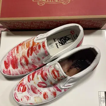 Vans 슬립온 키스 마크 프린트