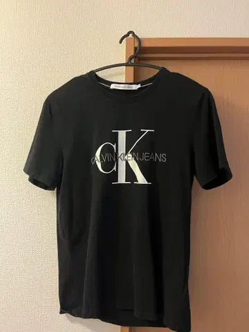 CALVIN KLEIN JEANS 블랙 티셔츠