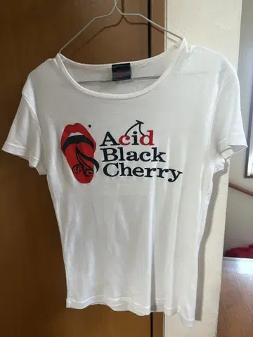 Acid Black Cherry 화이트 티셔츠