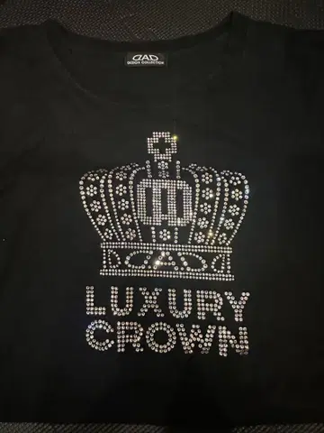 LUXURY CROWN 스톤 장식 티셔츠