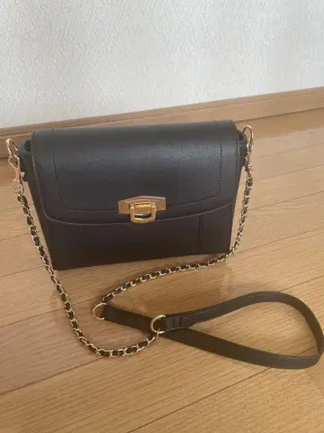 사이드 라인 메탈 숄더 백