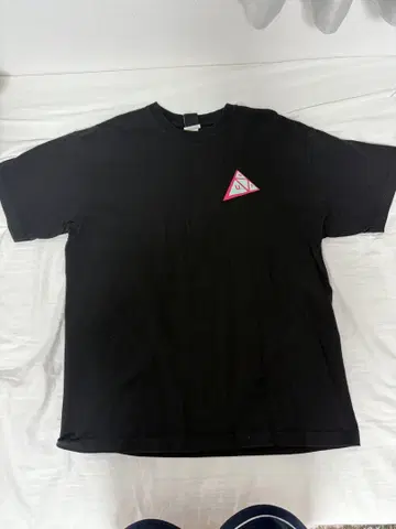 HUF 블랙 티셔츠