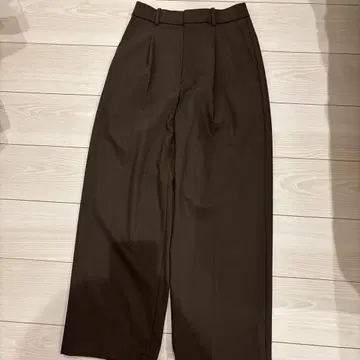 유니클로 턱 와이드 팬츠 다크 브라운 S