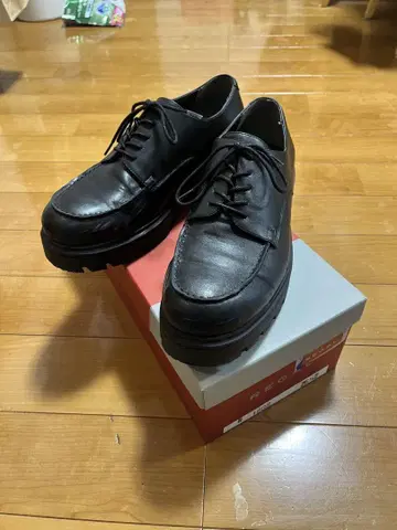 블랙 레이스업 신발