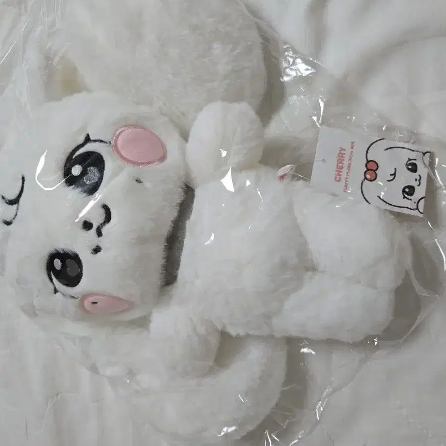 アイドル IVE MINIVE FLUFFY PLUSH 30cm ver CHERRY IVE | 아이브 Ive minive Cherry Fluffy Plush 30cm including