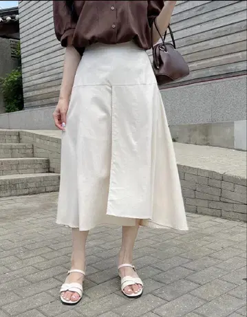 09women 아이보리 플레어 스커트 무릎 기장 사이즈 2