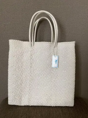 레트라 메르카도 백 화이트