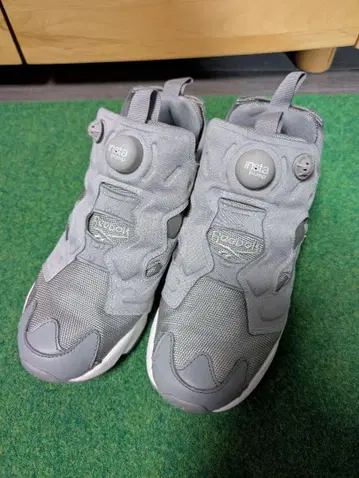 리복 Instapump Fury 그레이