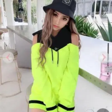 rady 오픈 숄더 후드티 S 사이즈