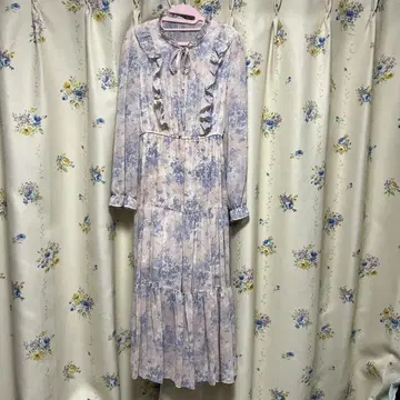 프릴이 달린 꽃무늬 맥시 원피스