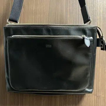 다케오 키쿠치 숄더 클러치