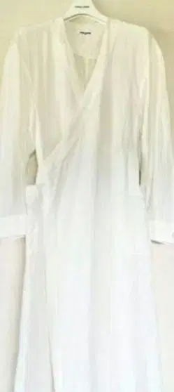 후미카우치다 린넨 오버 숄더 가운 원피스