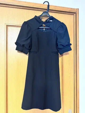 블랙 반팔 A 라인 원피스