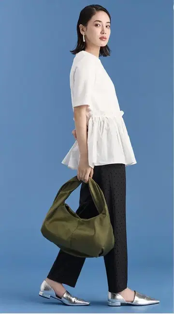 정가 12980엔 Mila Owen 화이트 상의 화장품 샘플 포함