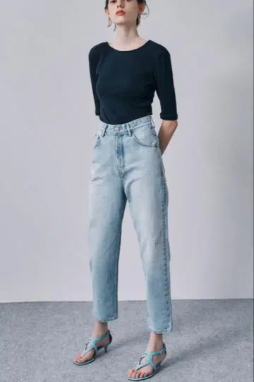 스터닝 루어 하이 라이즈 테이퍼드 데님 사이즈 25