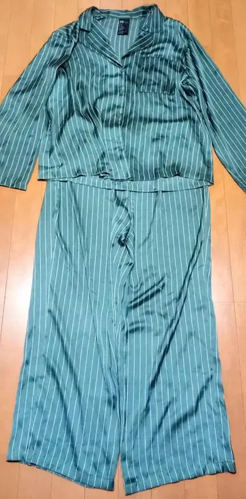 H&M 파자마 상하의 세트 그린 스트라이프