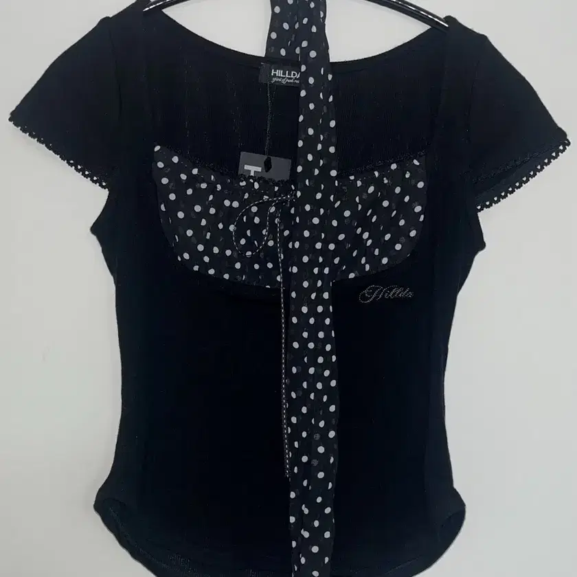 Hilda Dot Square Crop Top [Black] hillda on Bunjang Global Site.