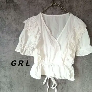 그레일 GRL 프릴이 달린 화이트 반팔 블라우스 튜닉 큐트 귀여운