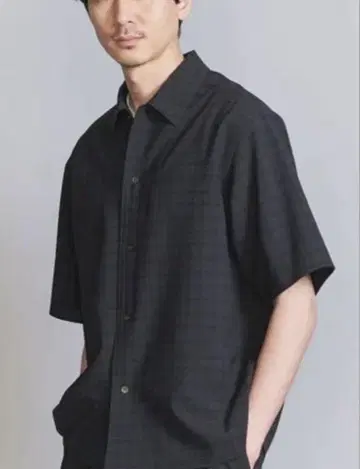 새상품급! 뷰티 앤 유스 반팔 셔츠