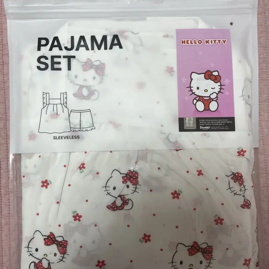 ★SPAO★ Sanrio Characters One Piece Pajamas IVORY SPPPF26U0 Sanrio Characters Pajamas Set – In Kawaii Shop