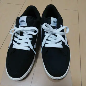 VANS 블랙/화이트 스니커즈 25cm