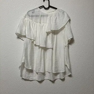파시오네 프릴이 달린 블라우스 화이트