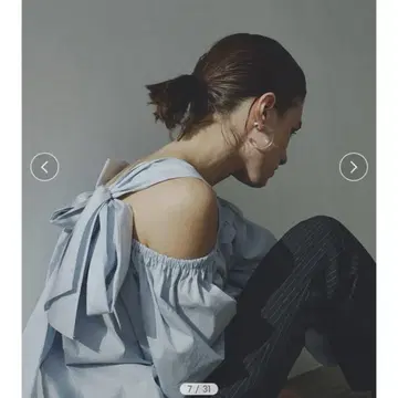 styling/ 새상품급 오프숄더 개더 블라우스 블루 sax