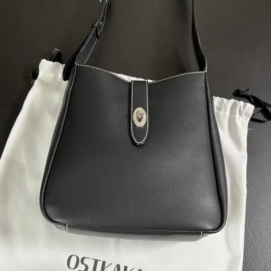 韓国 ベルトバッグ[ROCKCAKE] SQUARE LEATHER BELT SHOULDER BAG Square Leather Belt Shoulder Bag Ivory, Silver, Black