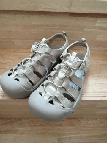 KEEN 베이지 샌들 스트랩 포함 25.5cm