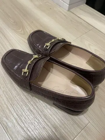 크로커다일 스타일 다크 브라운 로퍼