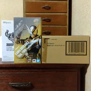 S.H.Figuarts 가면라이더 그리스 브리즈 & 빌드 트라이얼 폼
