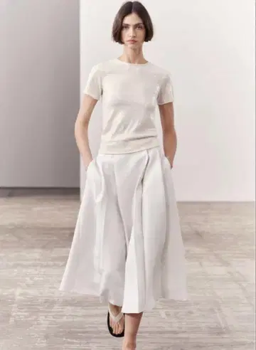 ZARA 흰색 박스 플리츠 스커트 화이트
