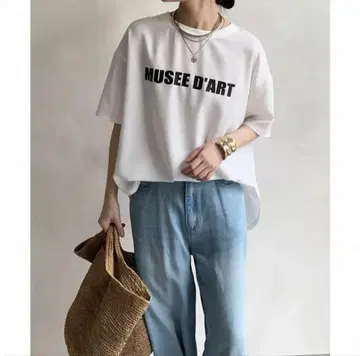 새상품 DOUDOU 백 버튼 조젯 로고 TEE 화이트
