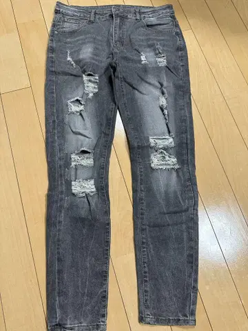 데미지 가공 다크 그레이 데님 팬츠