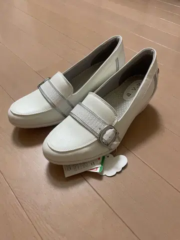a.v.v. 여성용 로퍼 24.5cm 화이트 아베베 화이트