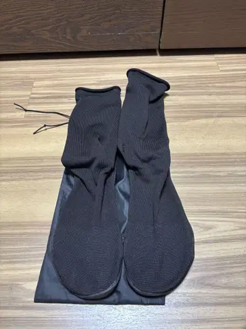 미사용 새상품 27 - 28.5 cm 사이즈 2 yeezy pods