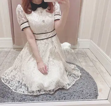 에블린 Evelyn 파이핑 레이스 비쥬 OP 원피스 아이보리