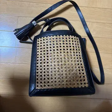 자라 라탄 인조 가죽 바스켓백