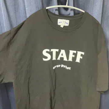 오버 프린트 스태프 티셔츠