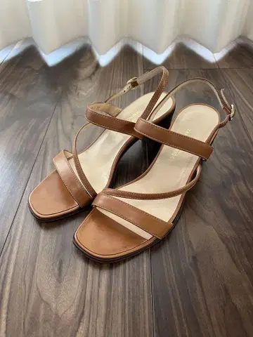TANINO CRISCI 타니노 크리스티 샌들 카멜 35