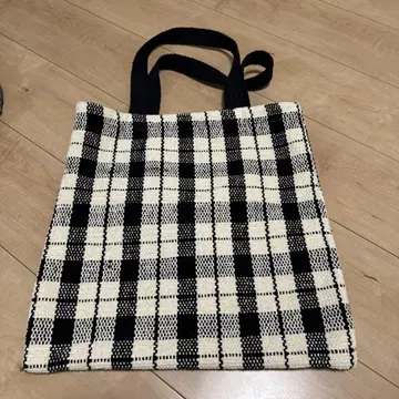 체크 무늬 토트백