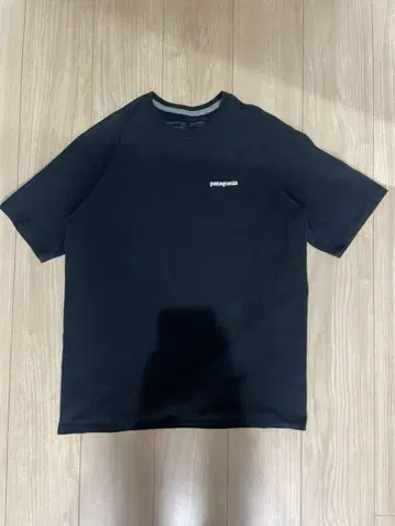파타고니아 P-6 LOGO RESPONSIBILI TEE 블랙