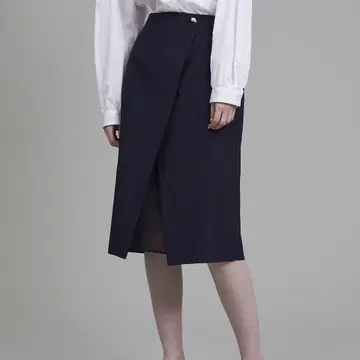 미사용급 에스트네이션 24SS 랩스커트 네이비 M 실크 혼방
