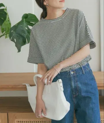 어반 리서치 도어스 스트라이프 패턴 숏 슬리브 티셔츠