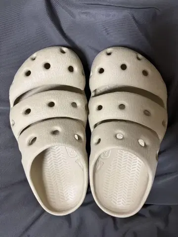 새상품급 KEEN 요기 샌들 23cm