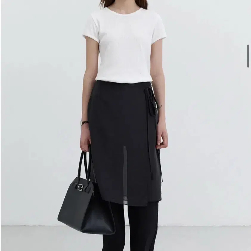 DUNST | 던스트 Dunst Buckle Tote (Black) on Bunjang Global Site.