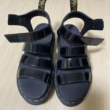 Dr.martens BLAIRE 24cm 패턴트 레더 통굽 샌들 PUNK
